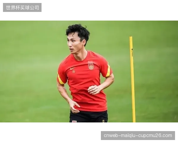 三中卫体系激活边路走廊，莫雷拉与斯托皮拉的传中质量是反击关键。